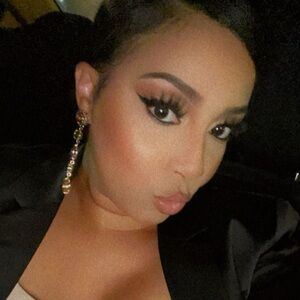 Meet your Posher, Dominique